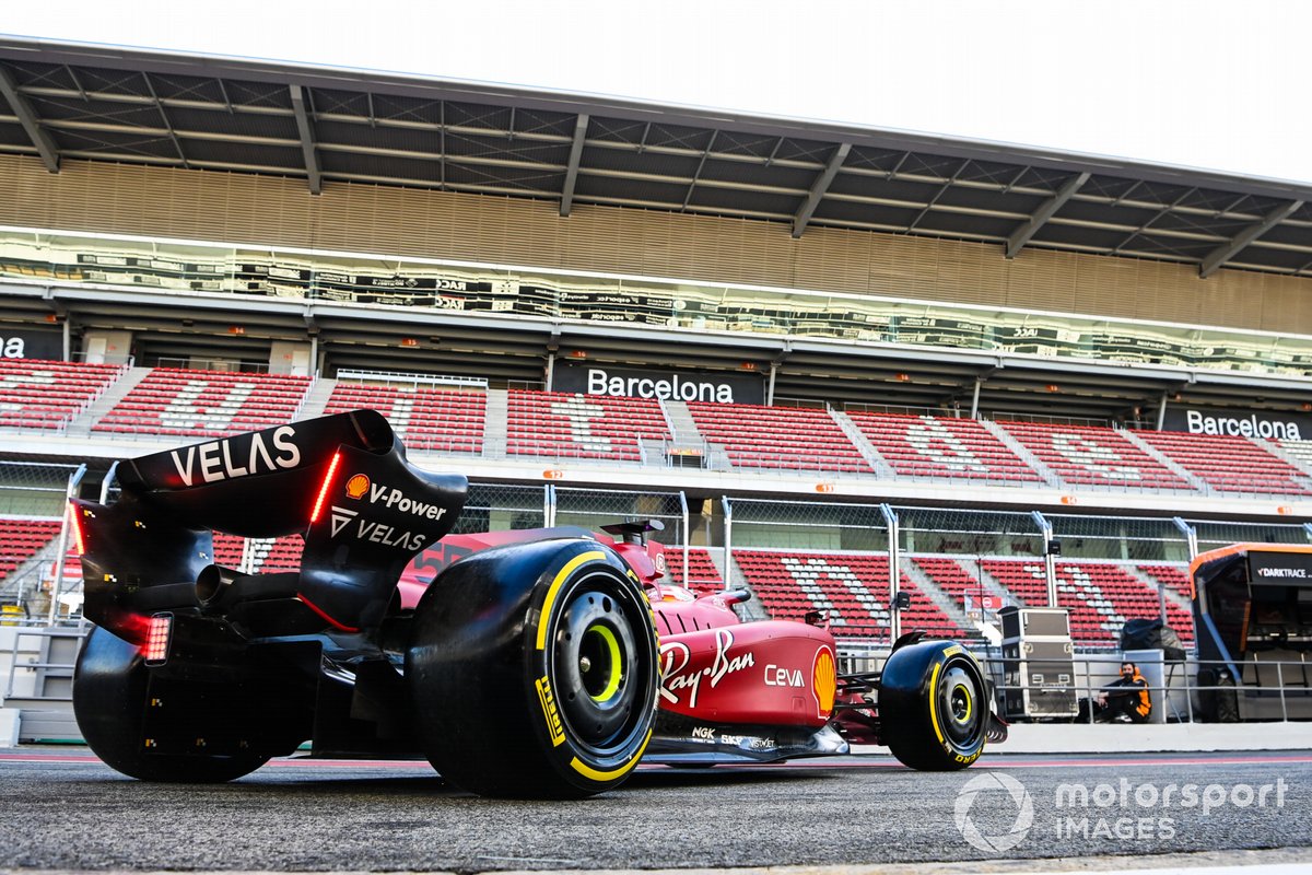 Carlos Sainz Jr., Ferrari F1-75, leaves the garage