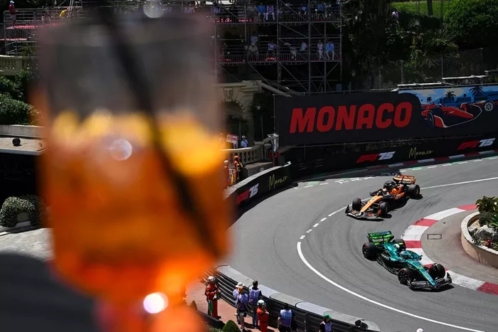 Oscar Piastri, McLaren, Fernando Alonso, Aston Martin Racing