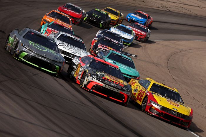 Erik Jones, LEGACY MOTOR CLUB Toyota, Chase Briscoe, Joe Gibbs Racing Toyota, Joey Logano, Team Penske Ford