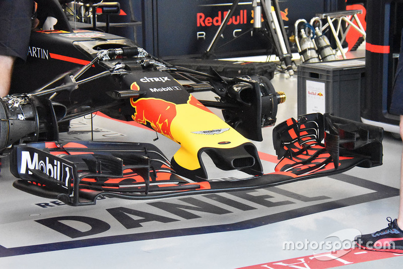 Vue détaillée de l'avant d'une Red Bull RB14