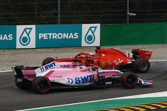 Sebastian Vettel, Ferrari SF71H facing the wrong way after making contact with Lewis Hamilton, Mercedes AMG F1 W09 while Sergio Perez, Racing Point Force India VJM11 drives past