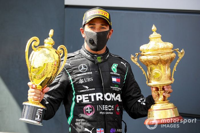 Podio: ganador de la carrera Lewis Hamilton, Mercedes-AMG F1