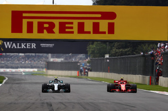 Kimi Raikkonen, Ferrari SF71H, Valtteri Bottas, Mercedes AMG F1 W09 EQ Power+