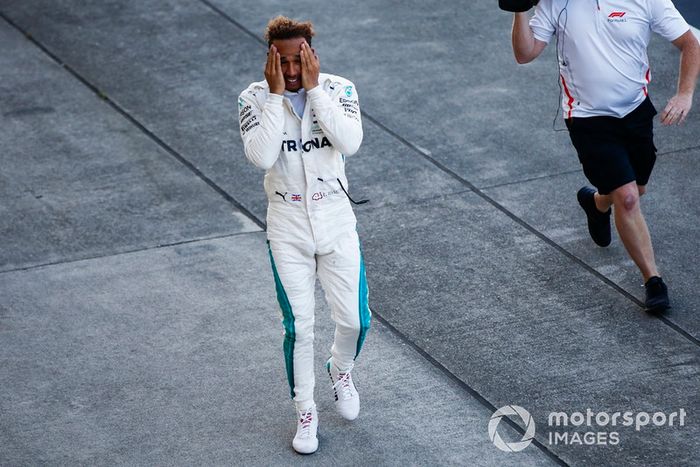 Ganador de la carrera Lewis Hamilton, Mercedes AMG F1, celebra en Parc ferme