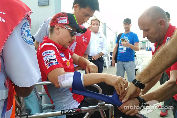Jorge Lorenzo, Ducati Team tras la caída