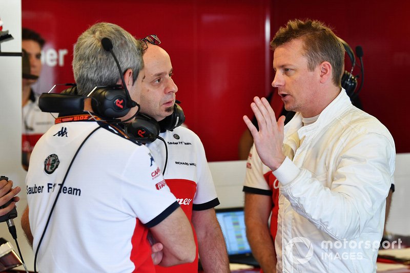 Kimi Raikkonen, Sauber talks with Simone Resta, Sauber Designer