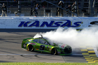 Race winner Chase Elliott, Hendrick Motorsports, Chevrolet Camaro Mountain Dew
