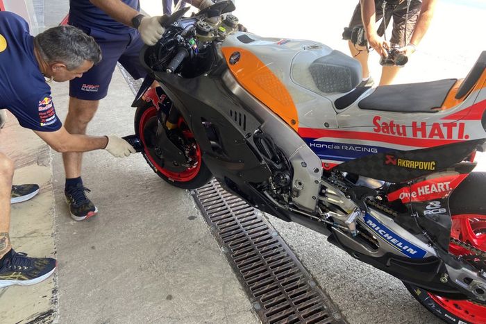 Repsol Honda Team RC213V moto detalle de Joan Mir