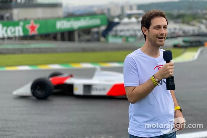 Bruno Senna y el McLaren MP4/4