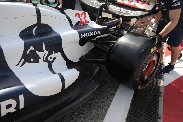 AlphaTauri AT04 side detail