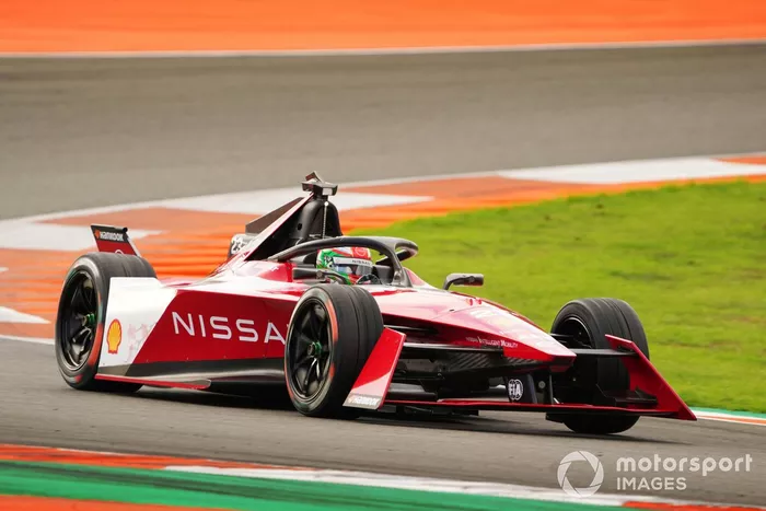 Sacha Fenestraz, Nissan