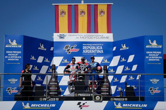 Podio: el ganador Aleix Espargaró, Aprilia Racing, el segundo clasificado Jorge Martín, Pramac Racing, el tercero Alex Rins, Team Suzuki MotoGP