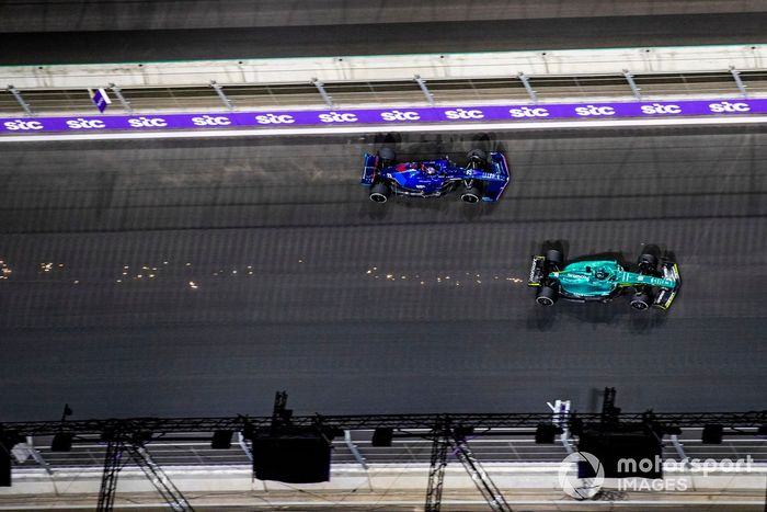 Lance Stroll, Aston Martin AMR22, Alex Albon, Williams FW44