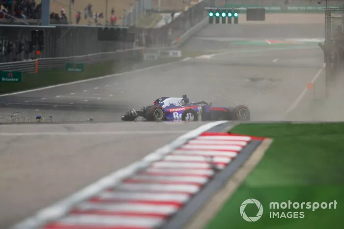 Alexander Albon, Toro Rosso STR14 crashes