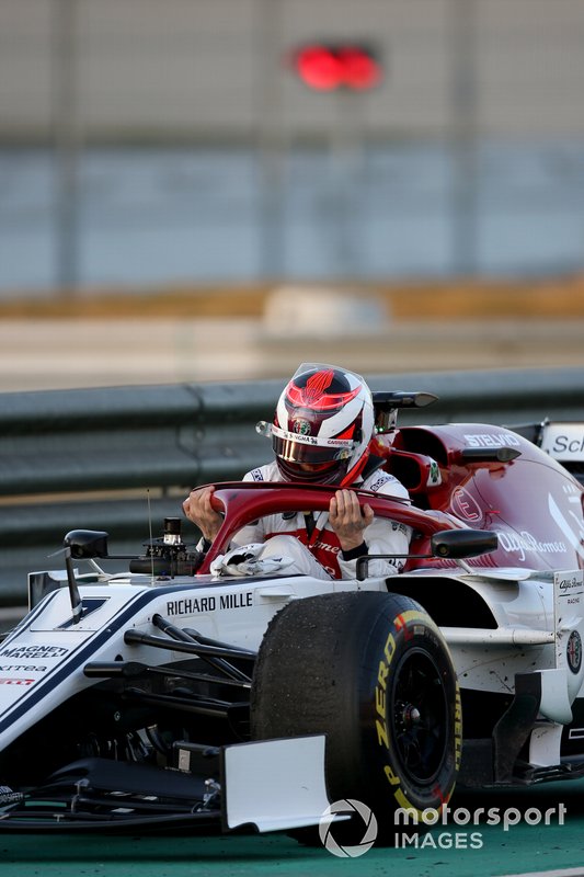 Кімі Райкконен, Alfa Romeo Racing, зупинився на трасі