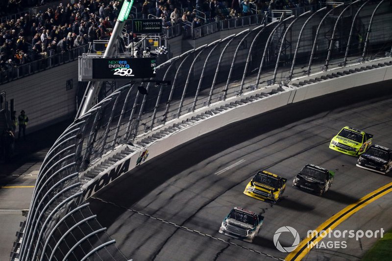 Austin Hill, Hattori Racing Enterprises, Toyota Tundra CHIBA Toyopet, win, checkered flag