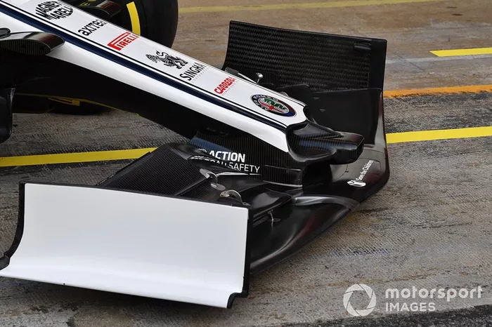 Detalle del alerón delantero del Alfa Romeo Racing C38 