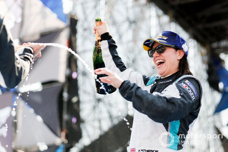 Race winner Katherine Legge, Rahal Letterman Lanigan Racing celebrates on the podium
