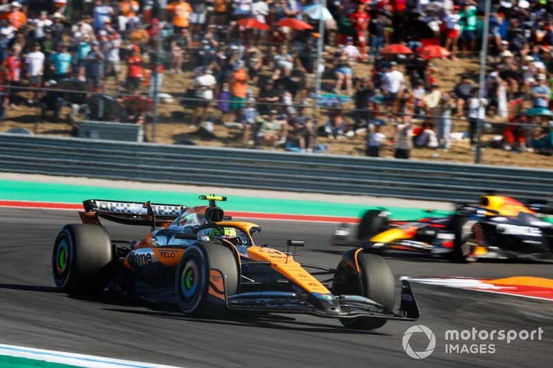 Lando Norris, McLaren MCL38, leads Max Verstappen, Red Bull Racing RB20