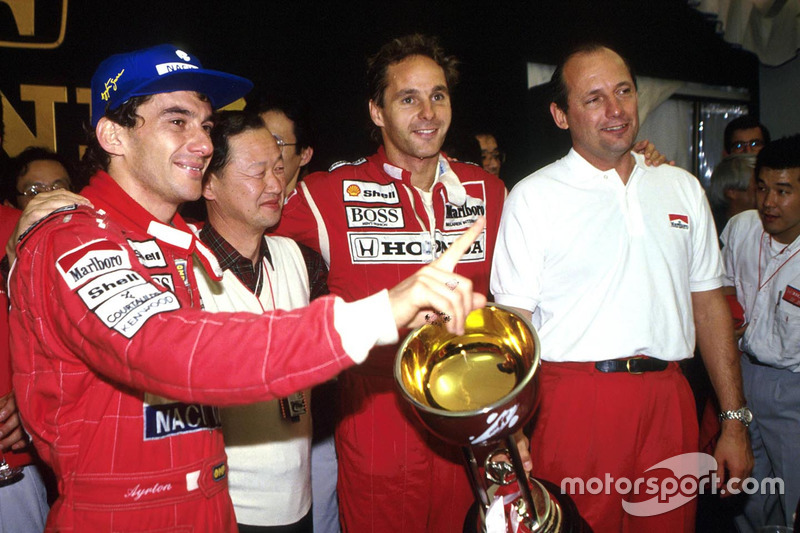 Le Champion du monde 1991 Ayrton Senna, McLaren Honda, le vainqueur Gerhard Berger, et Ron Dennis, président de McLaren