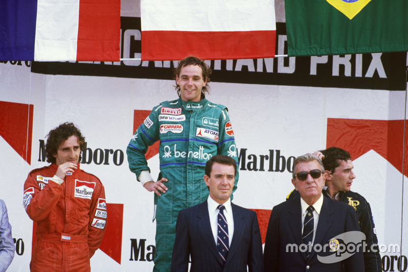 Podium: Race winner Gerhard Berger, Benetton; second place Alain Prost, McLaren; third place Ayrton 