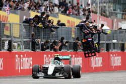 Переможець Ніко Росберг, Mercedes AMG F1 W07 Hybrid