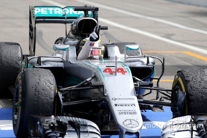 1. Lewis Hamilton, Mercedes AMG F1 W07 Hybrid, im Parc Fermé