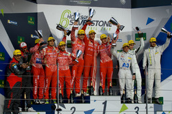 Podio de LMP1: ganadores Matheo Tuscher, Dominik Kraihamer, Alexandre Imperatori, rebelión Racing, s