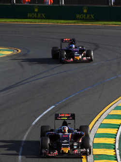 Carlos Sainz Jr., Scuderia Toro Rosso STR11 voor teamgenoot Max Verstappen, Scuderia Toro Rosso STR1