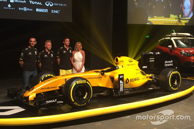 Kevin Magnussen, Renault Sport F1 Team, Jolyon Palmer, Renault Sport F1 Team and Cyril Abiteboul, Renault Sport F1 Managing Director with the Renault F1 Team 2016 livery