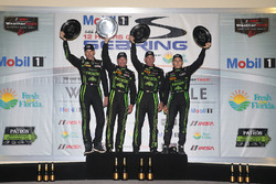 Todos los ganadores Johannes van Overbeek, Scott Sharp, Ed Brown, Pipo Derani, ESM Racing