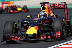Daniel Ricciardo, Red Bull Racing; Max Verstappen, Red Bull Racing