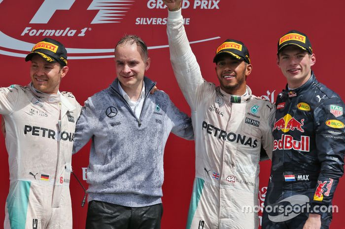Podio: Nico Rosberg, Mercedes AMG F1, segundo; Lewis Hamilton, Mercedes AMG F1, ganador de la carrera; Max Verstappen, Red Bull Racing, tercero