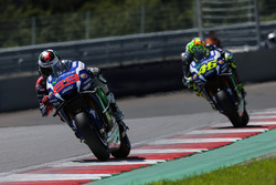 Jorge Lorenzo, Yamaha Factory Racing; Valentino Rossi, Yamaha Factory Racing