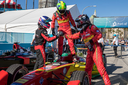 Il vincitore della gara, Lucas di Grassi, ABT Schaeffler Audi Sport con il compagni di squadra, giunto terzo, Daniel Abt, ABT Schaeffler Audi Sport