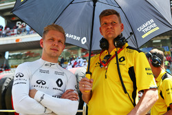 Kevin Magnussen, Renault Sport F1 Team on the grid