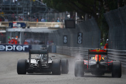 Льюїс Хемілтон, Mercedes AMG F1 W07 та Даніель Ріккардо, Red Bull Racing RB12