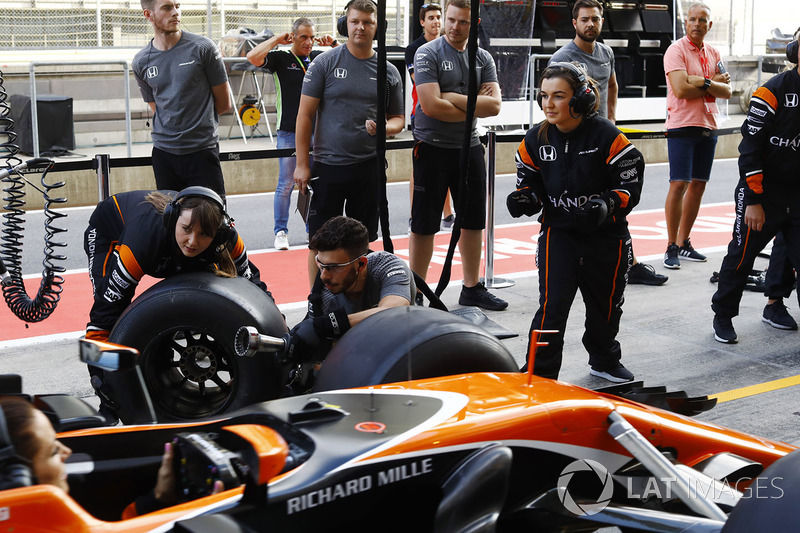 Женский пит-стоп: McLaren
