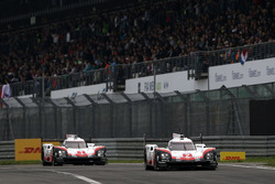 #2 Porsche Team Porsche 919 Hybrid: Timo Bernhard, Earl Bamber, Brendon Hartley, #1 Porsche Team Porsche 919 Hybrid: Neel Jani, Andre Lotterer, Nick Tandy