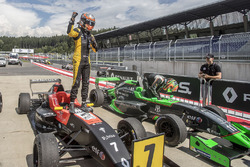 Yarış galibi Max Fewtrell, Tech 1 Racing