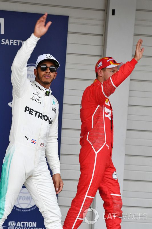 Lewis Hamilton, Mercedes AMG F1 y Sebastian Vettel, Ferrari celebran en parc ferme