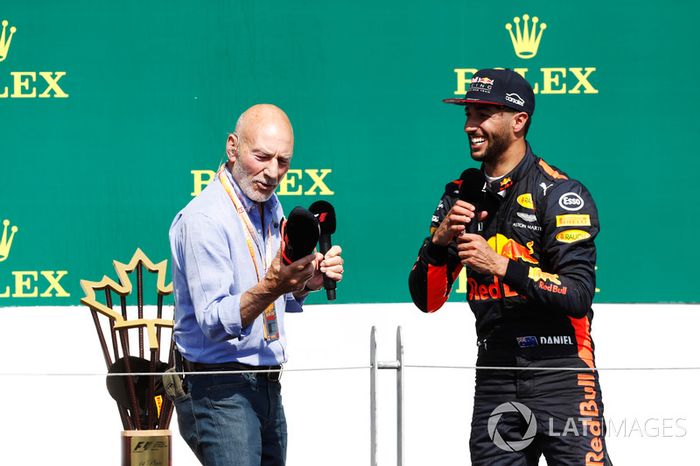 El actor Sir Patrick Stewart estuvo presente en el Gran Premio de Canadá y le tocó hacer las entrevistas del podio. Allí estaba Ricciardo y sí...