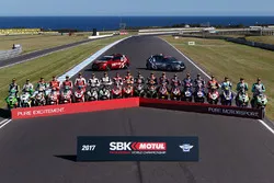 Les pilotes posent pour la photo officielle