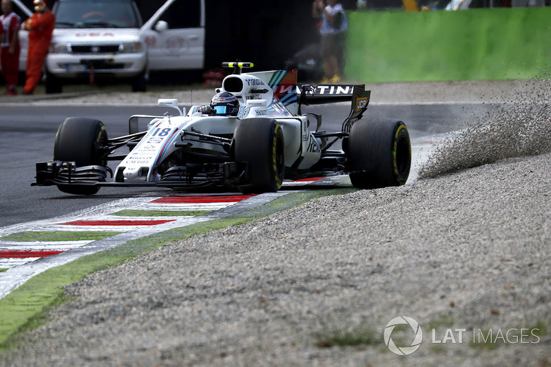 Lance Stroll, Williams FW40 runs wide into the gravel