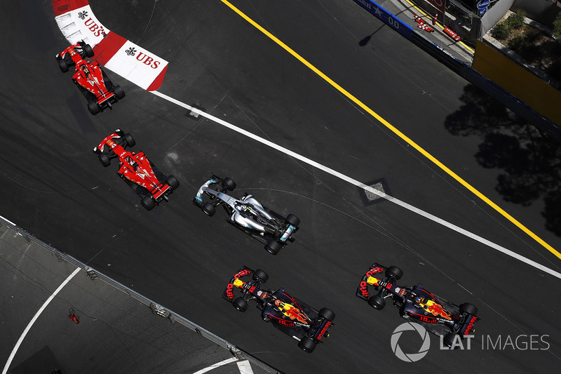 Kimi Räikkönen, Ferrari, SF70H; Sebastian Vettel, Ferrari, SF70H; Valtteri Bottas, Mercedes AMG F1, 