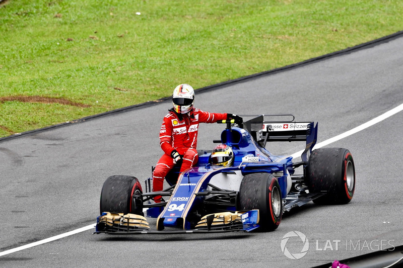 Sebastian Vettel, Ferrari hitches a lift, Pascal Wehrlein, Sauber C36