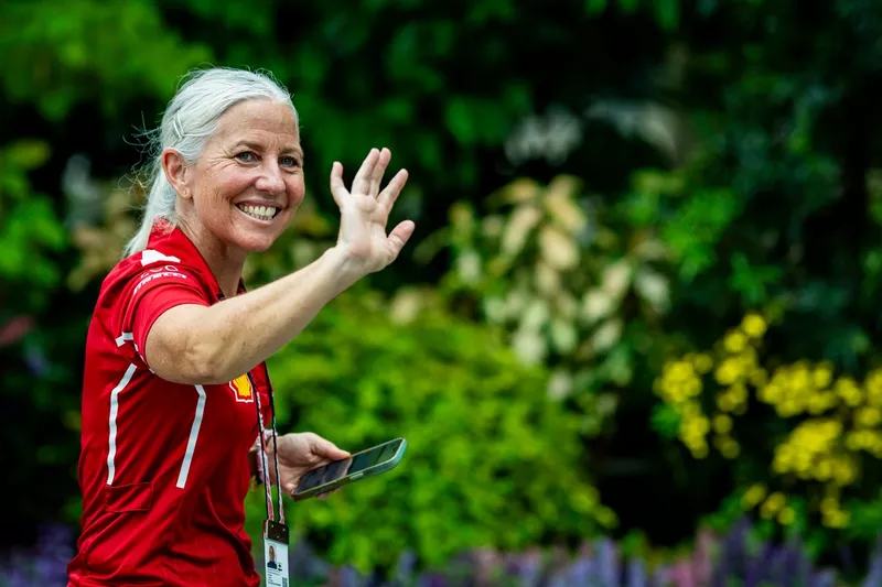 Angela Cullen, Ferrari