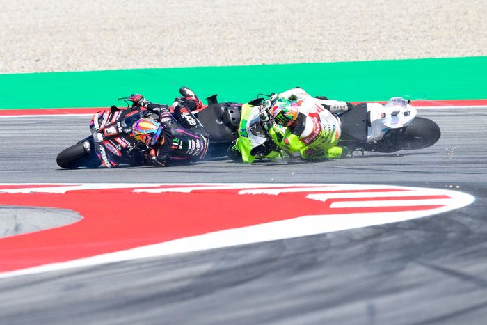Хорхе Мартин, гоночная команда Aprilia, Франко Морбиделли, VR46 Racing Team Crash