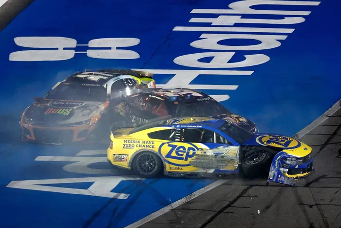 Noah Gragson, Front Row Motorsports Ford, Ricky Stenhouse Jr., Hyak Motorsports Chevrolet, Riley Herbst, 23XI Racing Toyota