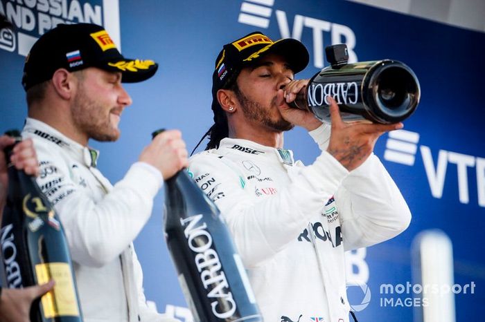 Podio: ganador Lewis Hamilton, Mercedes AMG F, segundo lugar Valtteri Bottas, Mercedes AMG F1 